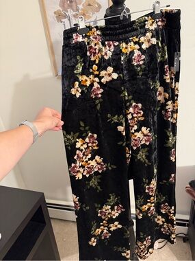 NWT 3rd + Malt floral velvet pants, women’s size Large.